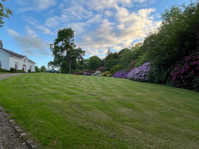 Ballyaughlis Lodge, 238 Ballylesson Road