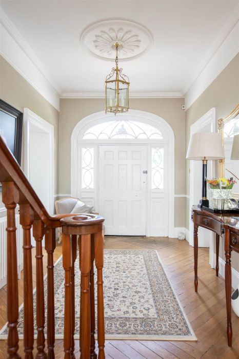 Ballyaughlis Lodge, 238 Ballylesson Road