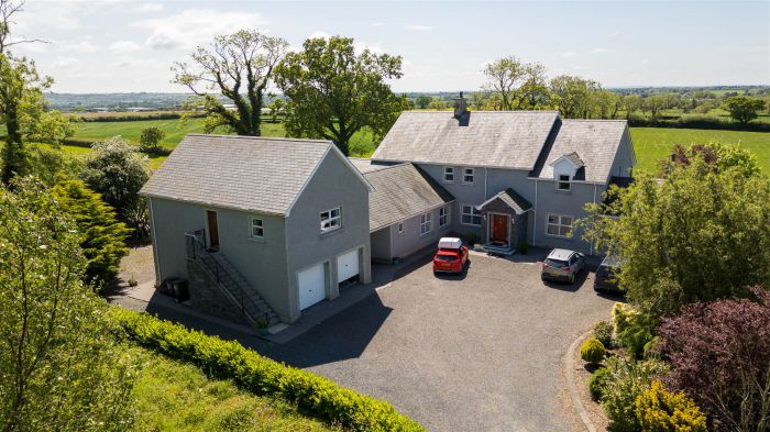 Country House With Equestrian Facilities And Lands "old Oaks" , 14B Moira Road, Ballinderry Upper, Lisburn, BT28 2HQ