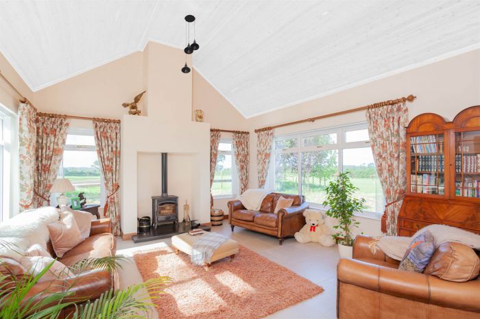 Country House With Equestrian Facilities And Lands "old Oaks" , 14B Moira Road