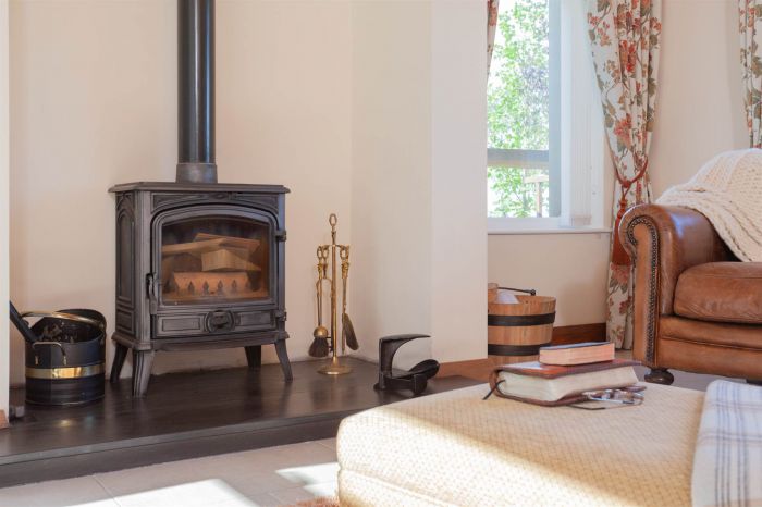 Country House With Equestrian Facilities And Lands 