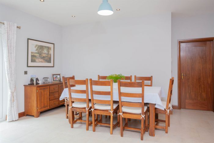 Country House With Equestrian Facilities And Lands 