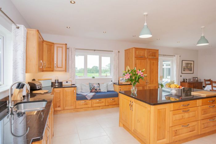 Country House With Equestrian Facilities And Lands 