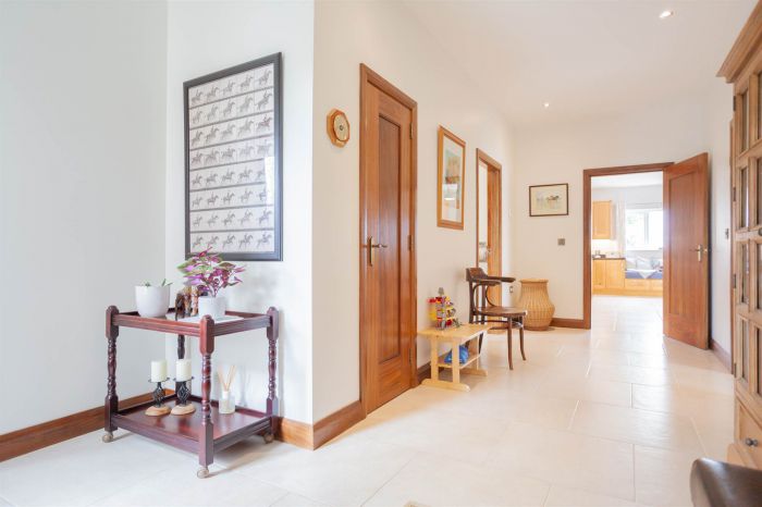 Country House With Equestrian Facilities And Lands 