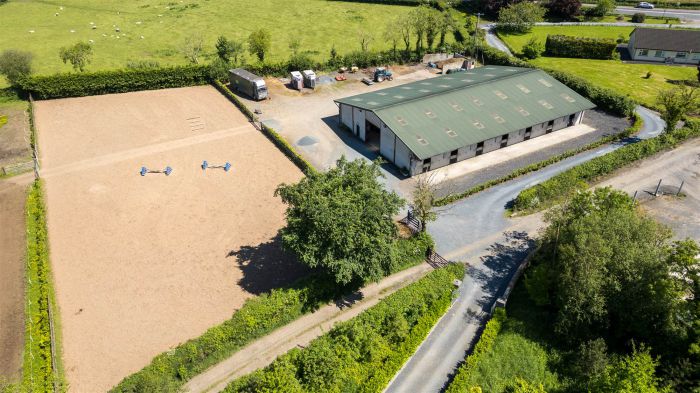 Country House With Equestrian Facilities And Lands "old Oaks" , 14B Moira Road