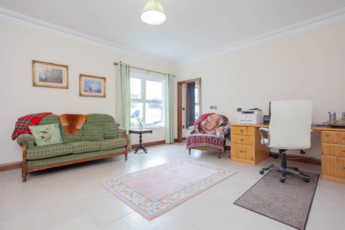 Country House With Equestrian Facilities And Lands 