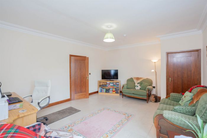 Country House With Equestrian Facilities And Lands 