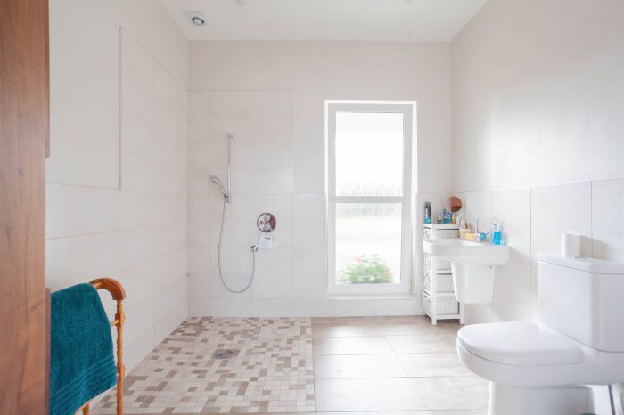 Country House With Equestrian Facilities And Lands 