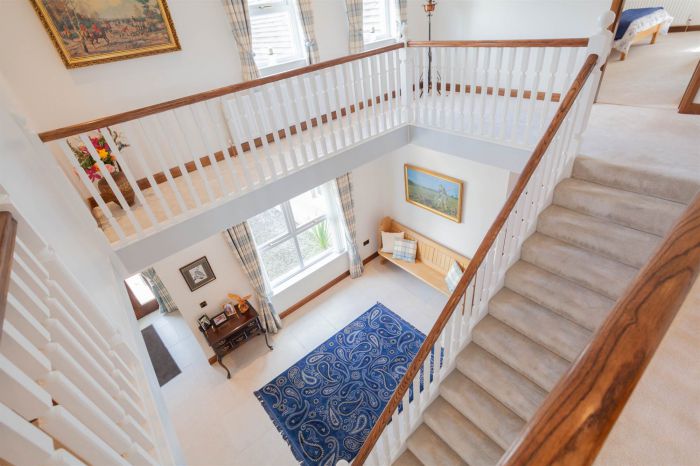 Country House With Equestrian Facilities And Lands 