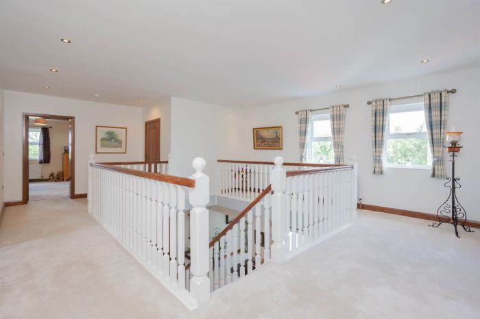 Country House With Equestrian Facilities And Lands 