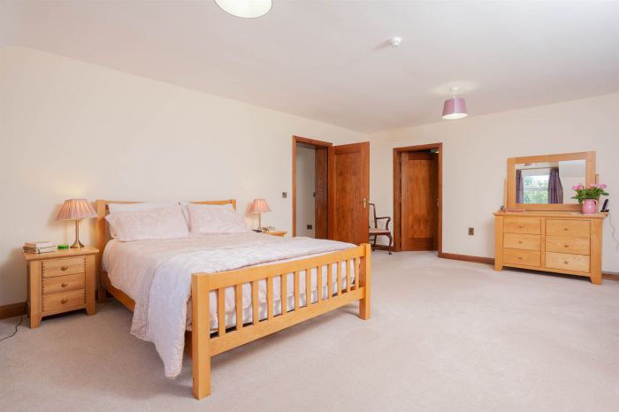 Country House With Equestrian Facilities And Lands 