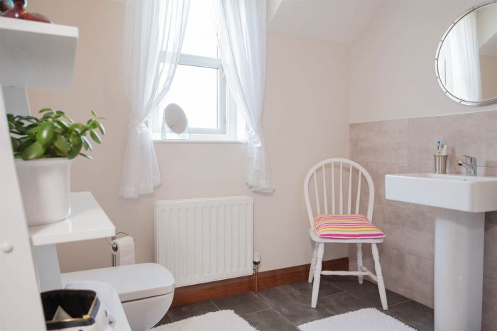 Country House With Equestrian Facilities And Lands 