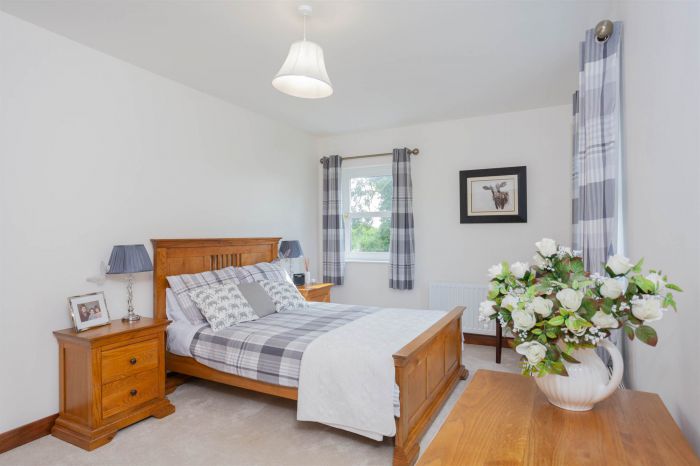 Country House With Equestrian Facilities And Lands 