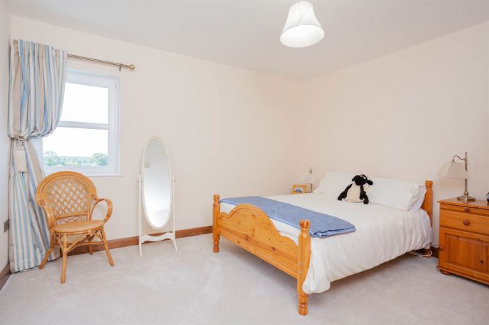 Country House With Equestrian Facilities And Lands 