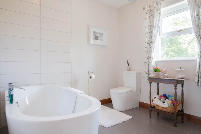 Country House With Equestrian Facilities And Lands 