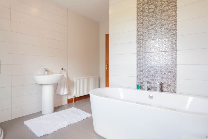 Country House With Equestrian Facilities And Lands 