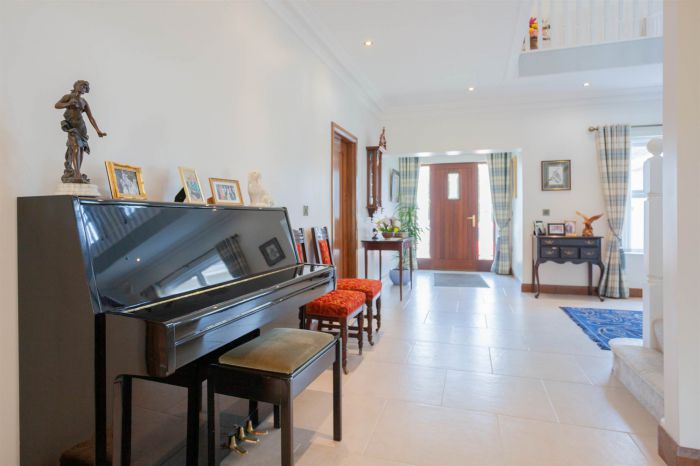 Country House With Equestrian Facilities And Lands "old Oaks" , 14B Moira Road