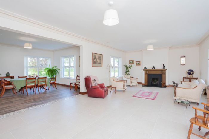 Country House With Equestrian Facilities And Lands "old Oaks" , 14B Moira Road