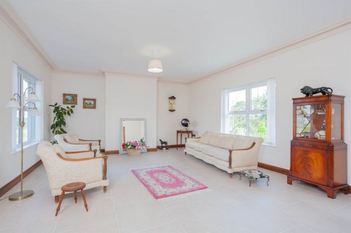 Country House With Equestrian Facilities And Lands "old Oaks" , 14B Moira Road