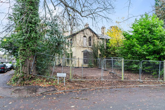 16 Ashley Park, Dunmurry, Belfast, BT17 9EH