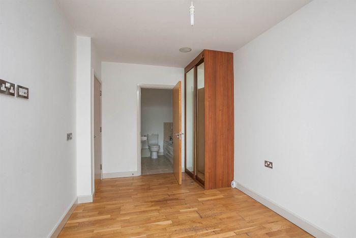 Apt 16 The Hull Building