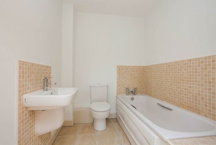 Apt 16 The Hull Building