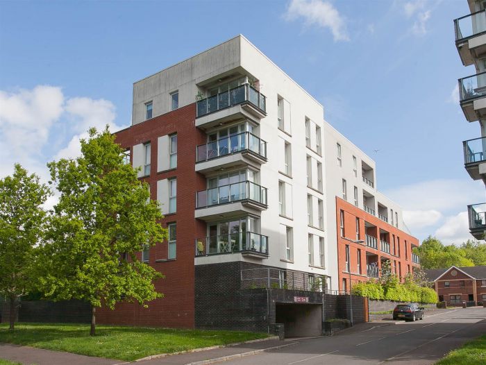 Apt 16 The Hull Building