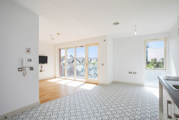 Apt 16 The Hull Building