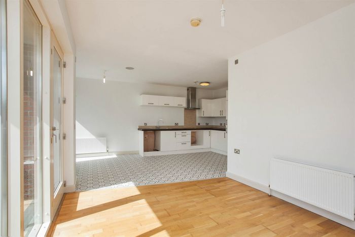 Apt 16 The Hull Building