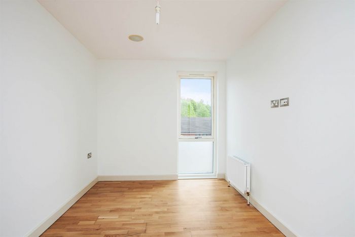 Apt 16 The Hull Building