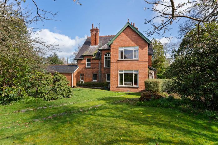 Clonaslee, 2 Lurgan Road