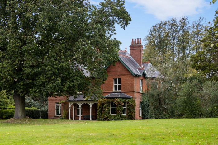 Clonaslee, 2 Lurgan Road