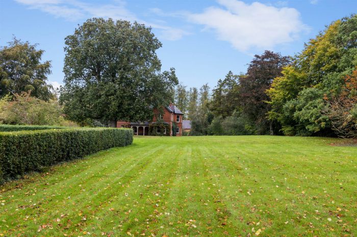 Clonaslee, 2 Lurgan Road