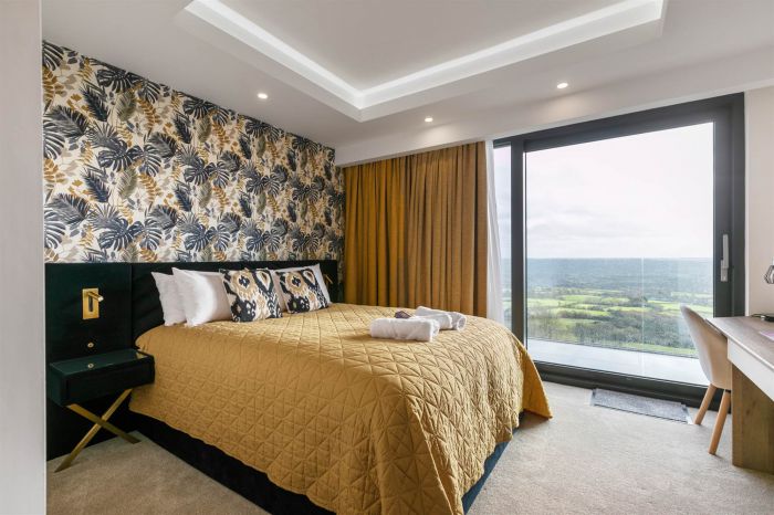 12 Mullaghglass Road