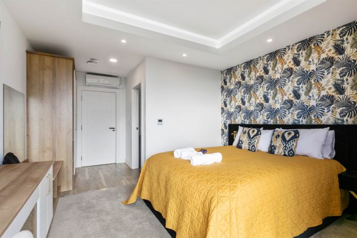 12 Mullaghglass Road