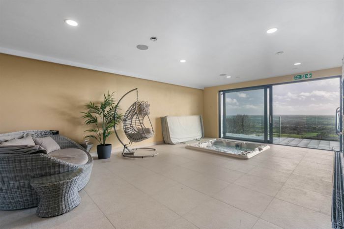 12 Mullaghglass Road