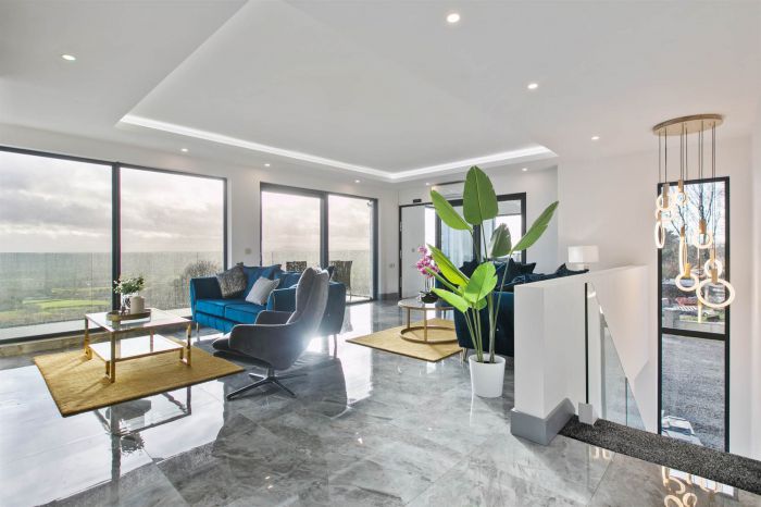 12 Mullaghglass Road