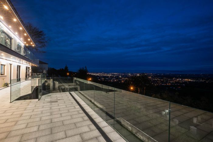 12 Mullaghglass Road