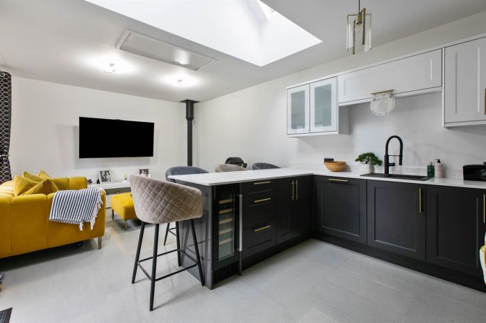 12 Mullaghglass Road