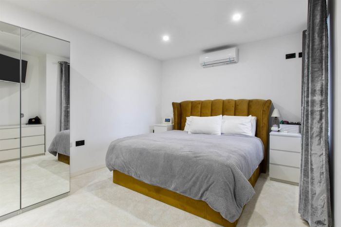 12 Mullaghglass Road