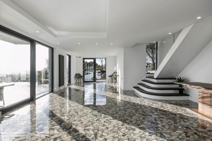 12 Mullaghglass Road