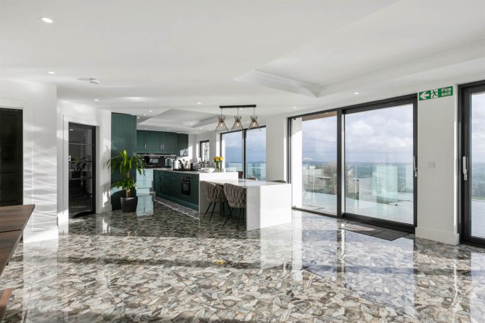 12 Mullaghglass Road