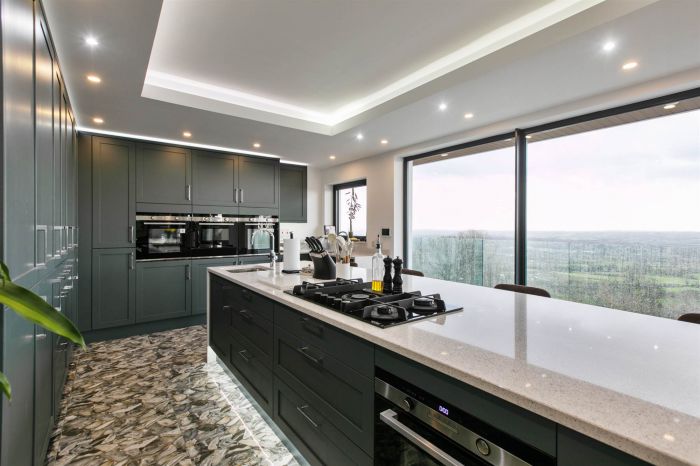 12 Mullaghglass Road