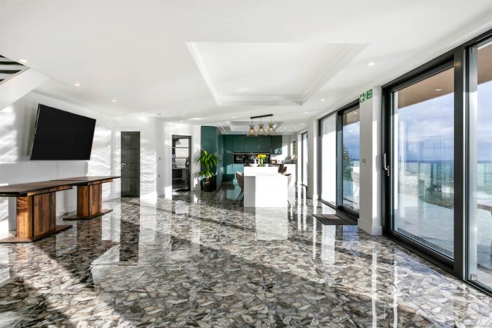 12 Mullaghglass Road