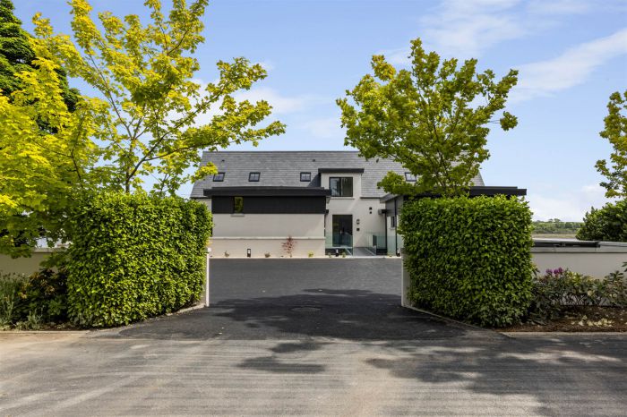 Coastguard Apartments, 1 Ferry Quarter