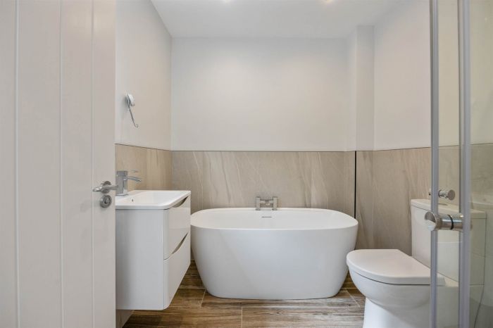 Coastguard Apartments, 2 Ferry Quarter