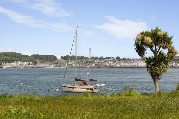 Coastguard Apartments, 2 Ferry Quarter