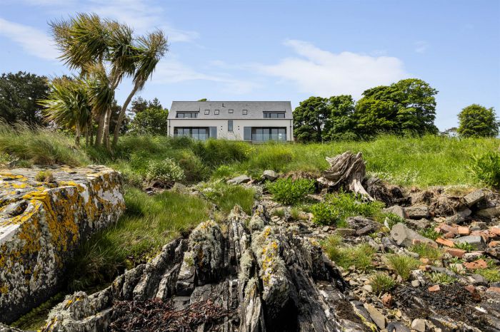 Coastguard Apartments, 2 Ferry Quarter