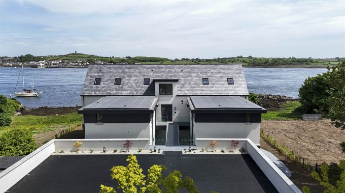 Coastguard Apartments, 2 Ferry Quarter