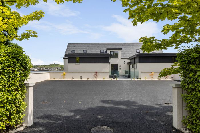 Coastguard Apartments, 4 Ferry Quarter